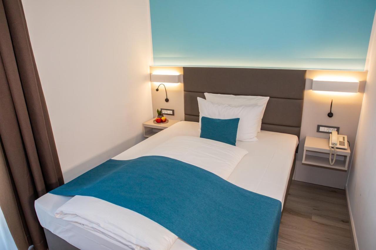 Hotel Kapuzinerhof บีเบอราค อันแดร์ ริสส์ ภายนอก รูปภาพ