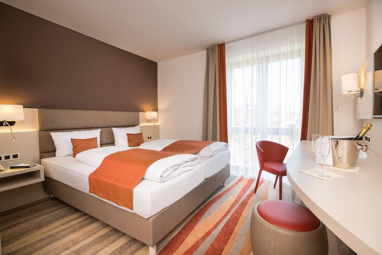 Hotel Kapuzinerhof บีเบอราค อันแดร์ ริสส์ ภายนอก รูปภาพ