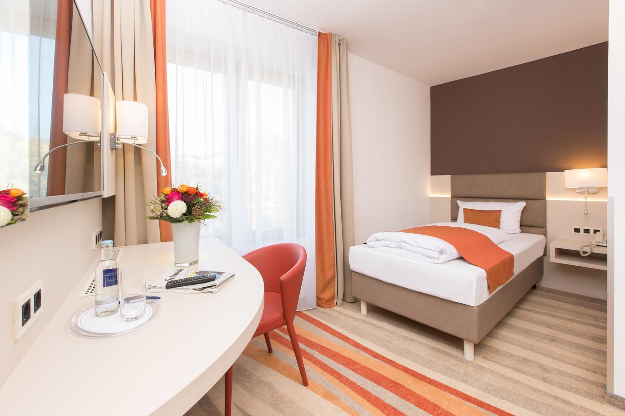 Hotel Kapuzinerhof บีเบอราค อันแดร์ ริสส์ ภายนอก รูปภาพ