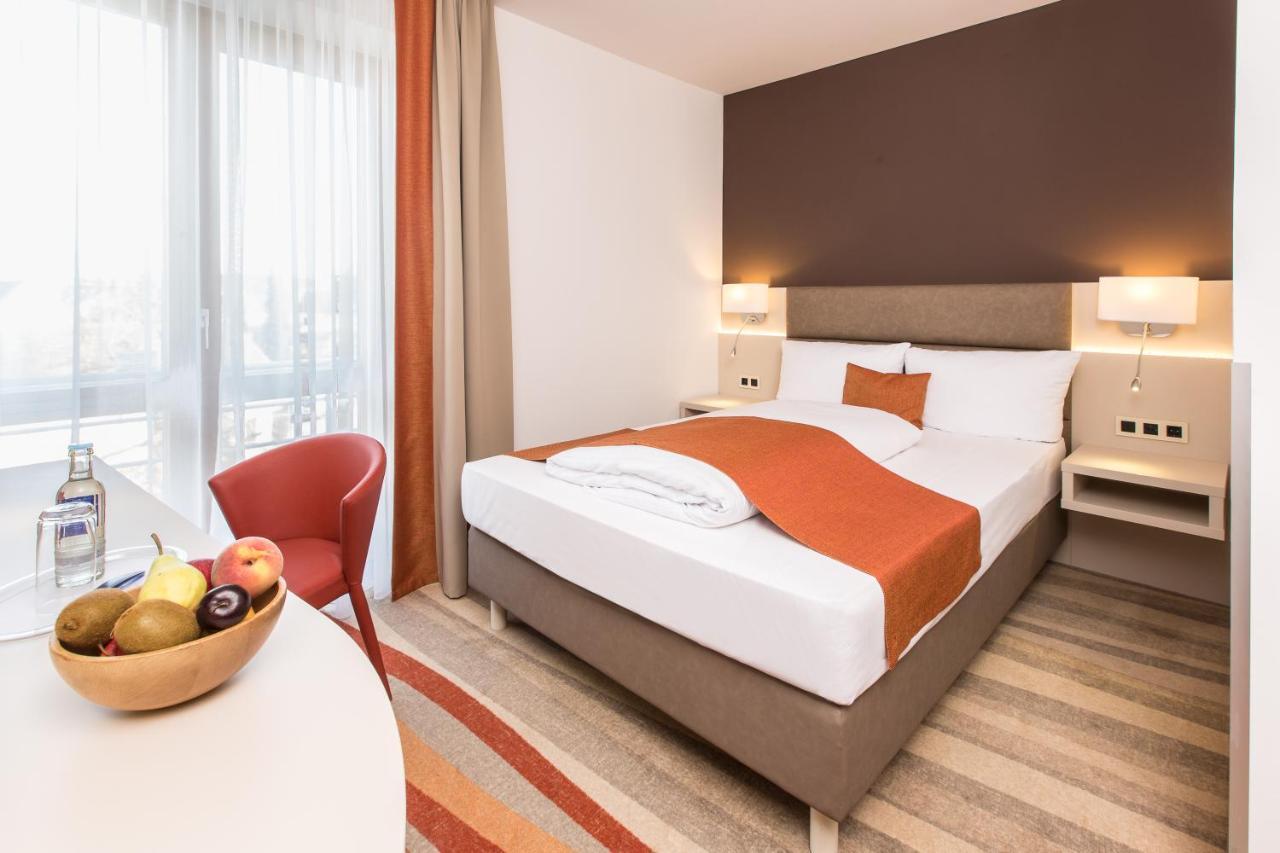 Hotel Kapuzinerhof บีเบอราค อันแดร์ ริสส์ ภายนอก รูปภาพ