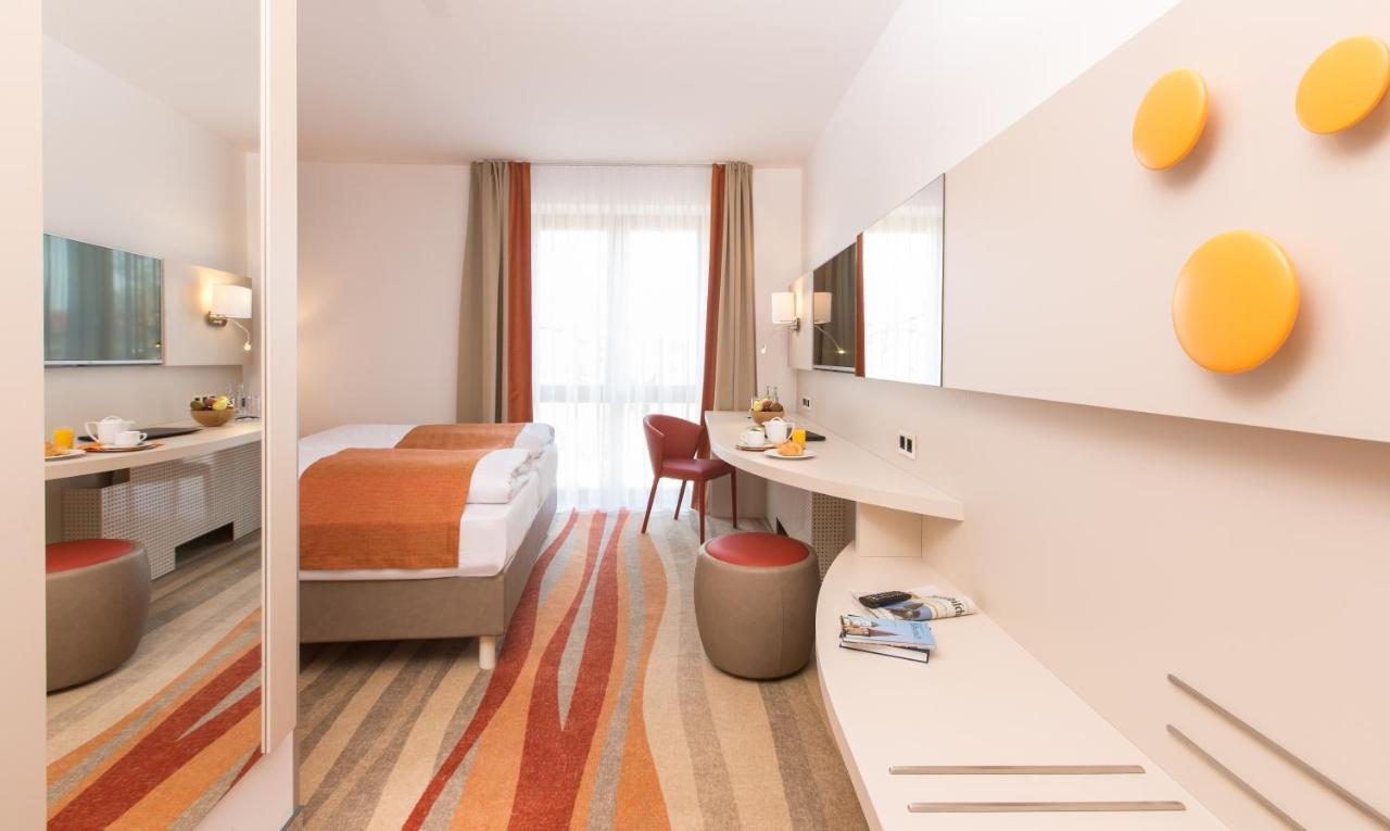 Hotel Kapuzinerhof บีเบอราค อันแดร์ ริสส์ ภายนอก รูปภาพ